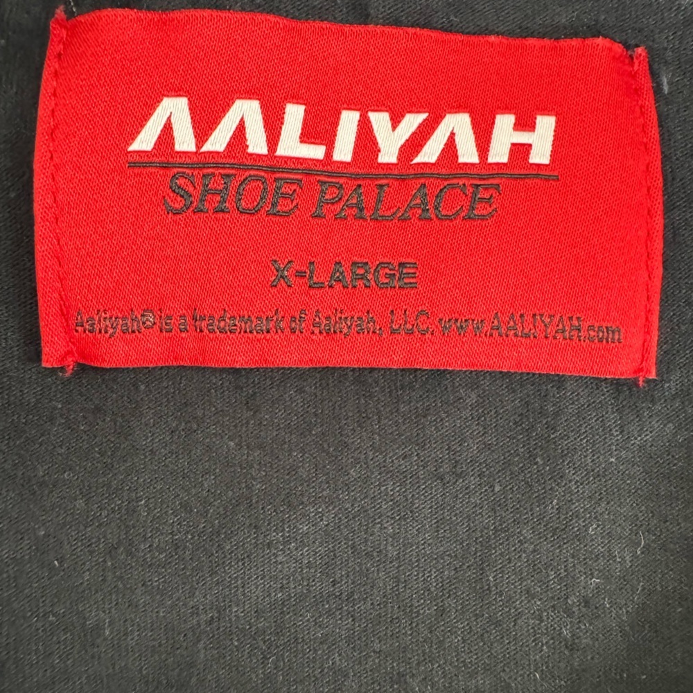 Black Graphic Aaliyah R&B Shoe Palace XL T-Shirt with Red and Blue Design - Picture 4 of 7